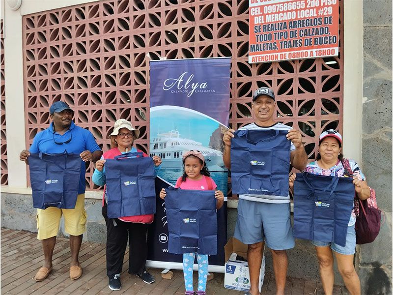 Members of Patitas Azules promoting environmental awareness by collecting garbage in the Galapagos Islands